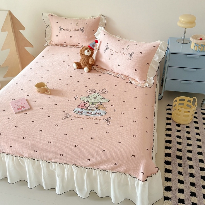 91家纺网 家纺一手货源 找家纺 （总）吾欢心 2026新款卡通贴布刺绣高克重乙纶PE凉席席子三件套床裙款