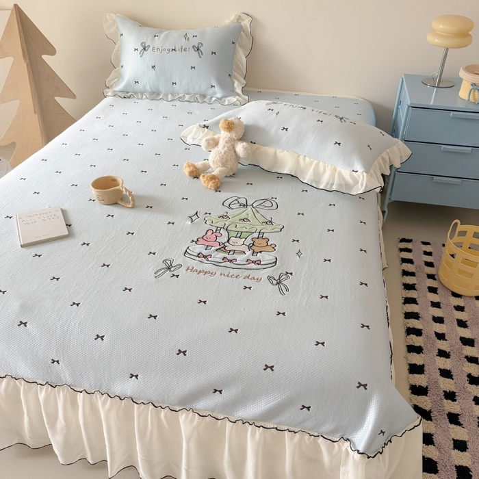 91家纺网 家纺一手货源 找家纺 （总）吾欢心 2026新款卡通贴布刺绣高克重乙纶PE凉席席子三件套床裙款