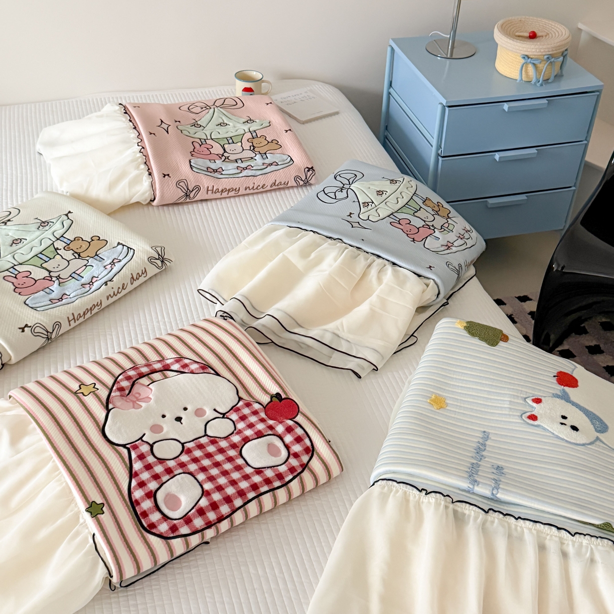 吾欢心 2026新款卡通贴布刺绣高克重乙纶PE凉席席子三件套床裙款 组合图仅供展示不可下单