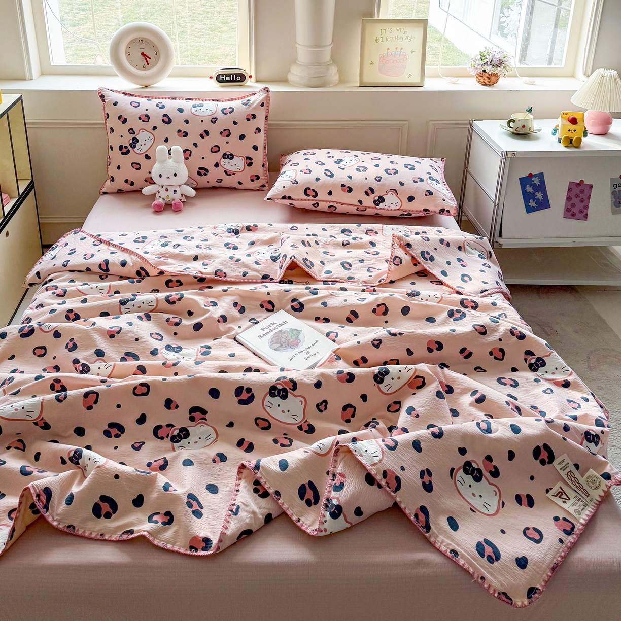 91家纺网 家纺一手货源 找家纺 晚爱 2026新款泡芙棉双层纱夏被四件套小清新泡泡纱夏被四件套 4豹纹凯蒂