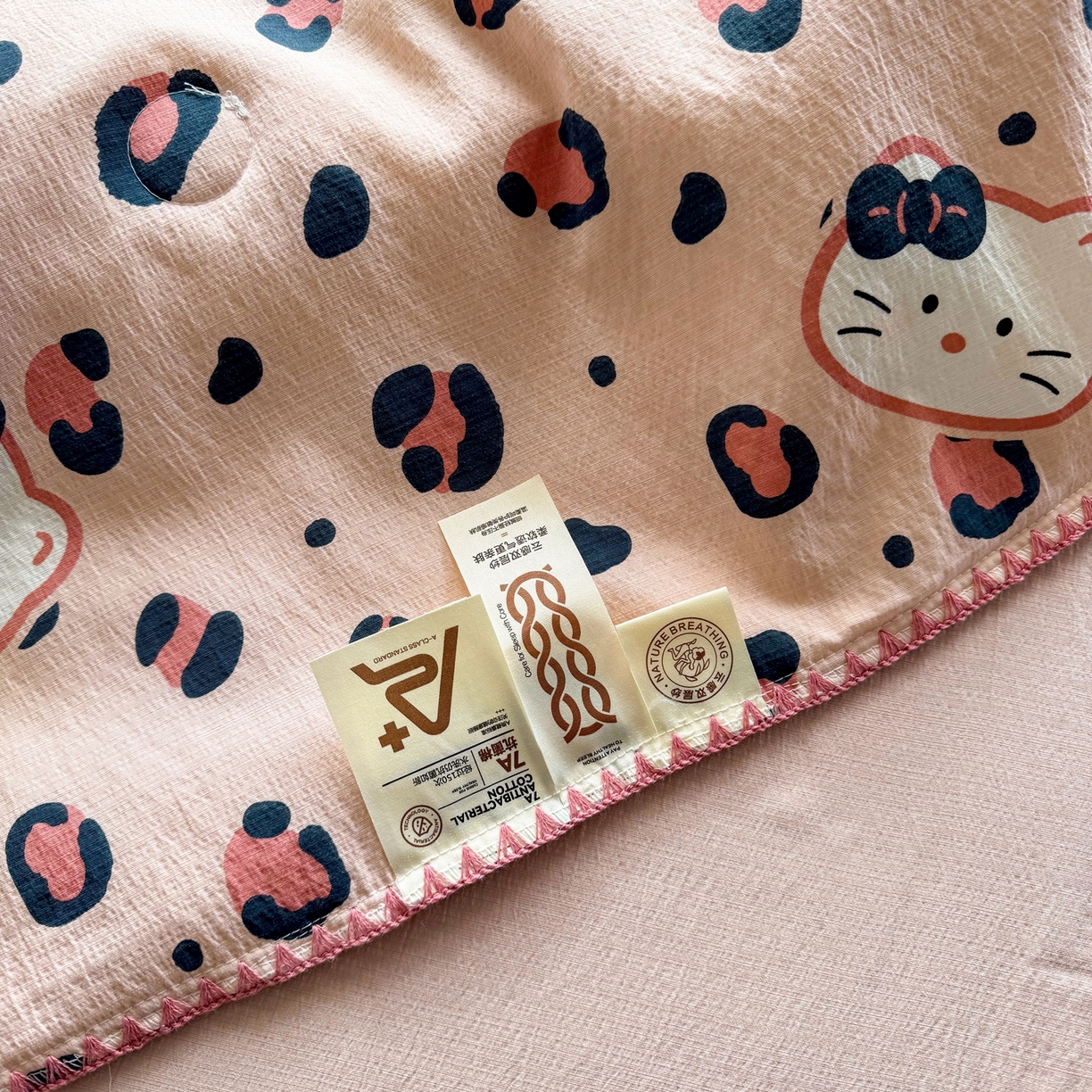 91家纺网 家纺一手货源 找家纺 （总）晚爱家纺（原晚安家居） 2026新款云感双层纱三角针夏被母婴级夏凉被贝壳边贝壳绣空调被四件套