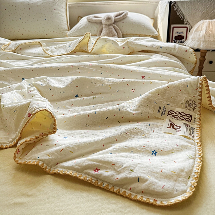 91家纺网 家纺一手货源 找家纺 （总）晚爱家纺（原晚安家居） 2026新款云感双层纱三角针夏被母婴级夏凉被贝壳边贝壳绣空调被四件套