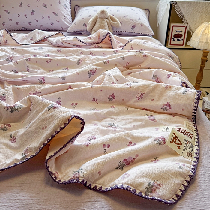 91家纺网 家纺一手货源 找家纺 （总）晚爱家纺（原晚安家居） 2026新款云感双层纱三角针夏被母婴级夏凉被贝壳边贝壳绣空调被四件套