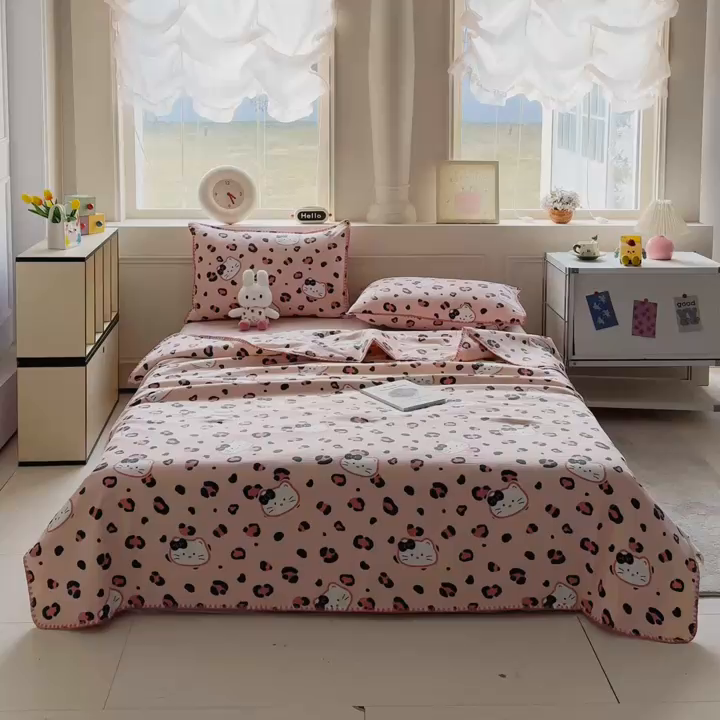 91家纺网 家纺一手货源 找家纺 晚爱家纺（原晚安家居） 2026新款云感双层纱三角针夏被母婴级夏凉被贝壳边贝壳绣空调被四件套 粉色小猫