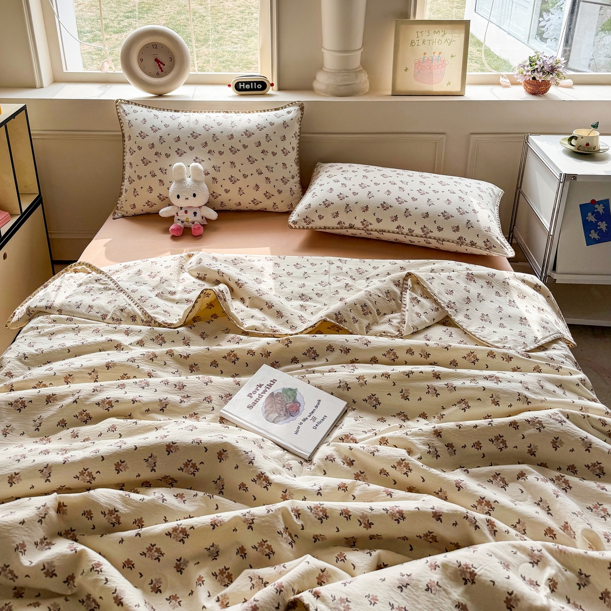 91家纺网 家纺一手货源 找家纺 晚爱家纺（原晚安家居） 2026新款云感双层纱三角针夏被母婴级夏凉被贝壳边贝壳绣空调被四件套 浅桃织夏