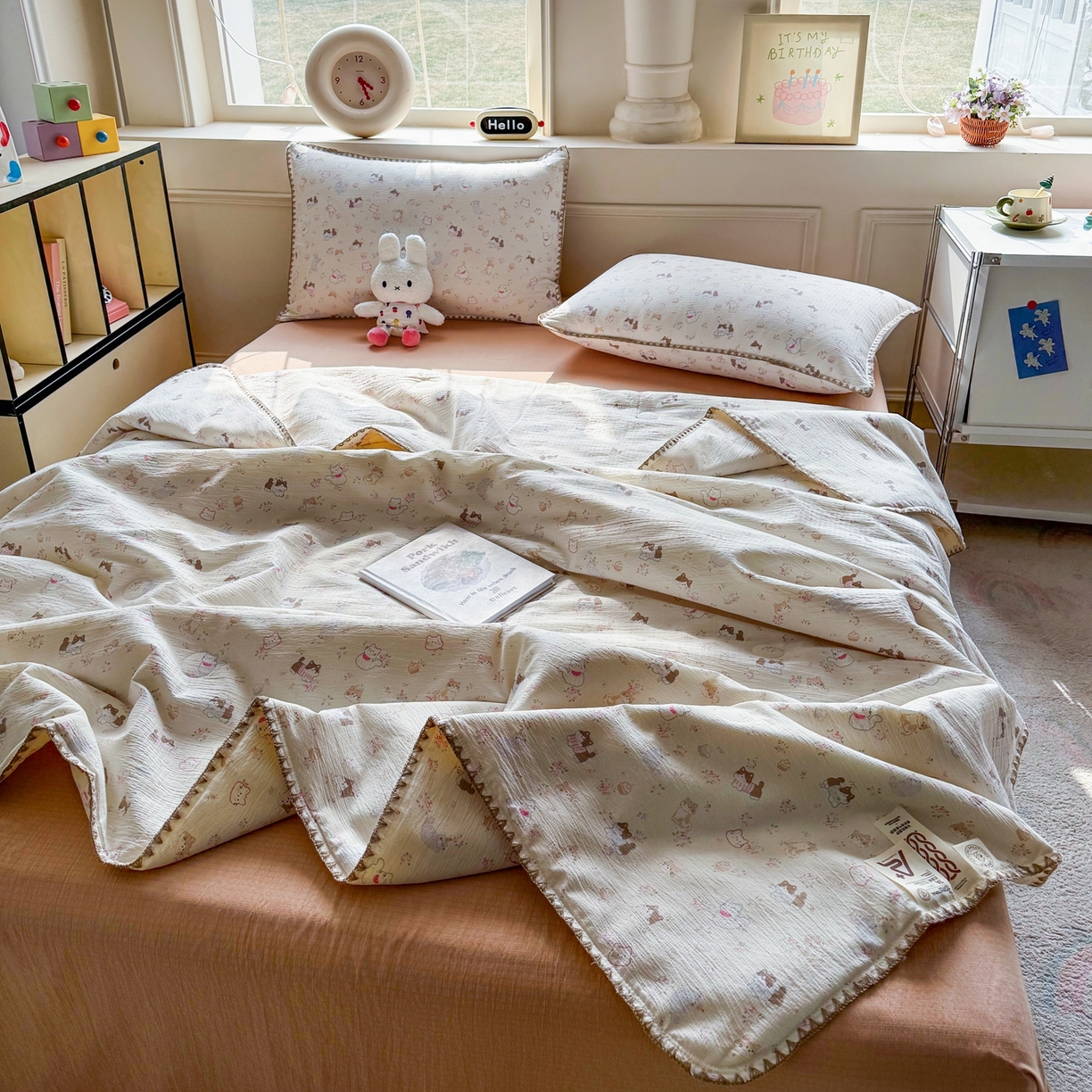 91家纺网 家纺一手货源 找家纺 晚爱家纺（原晚安家居） 2026新款云感双层纱三角针夏被母婴级夏凉被贝壳边贝壳绣空调被四件套 晴天小猫