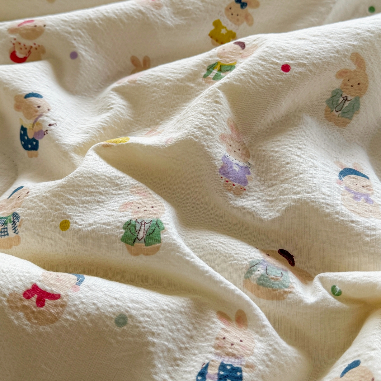 91家纺网 家纺一手货源 找家纺 晚爱家纺（原晚安家居） 2026新款云感双层纱三角针夏被母婴级夏凉被贝壳边贝壳绣空调被四件套 兔子集合