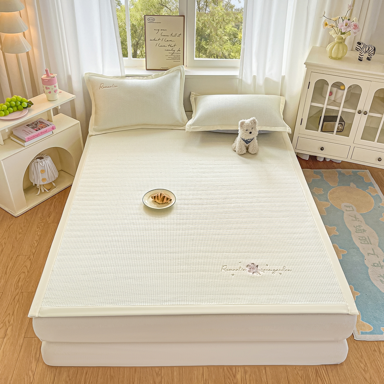 91家纺网 家纺一手货源 找家纺 （总）蓝邻家纺 2026春夏新款PE提花刺绣凉席席子系列-场景二