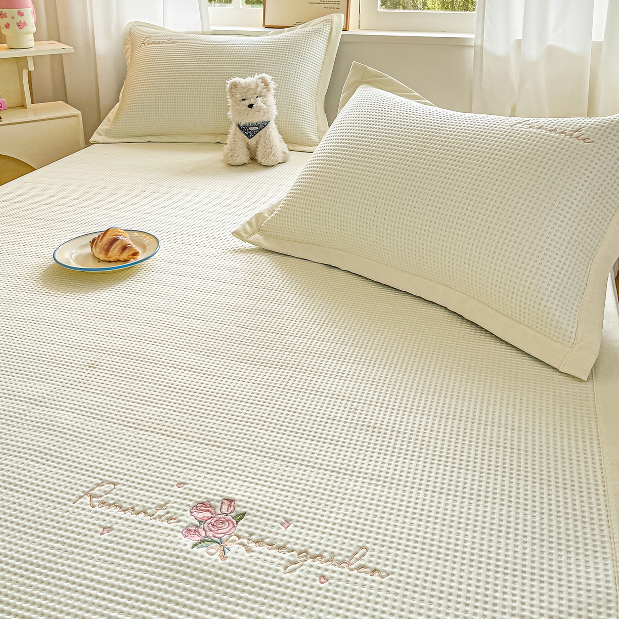 91家纺网 家纺一手货源 找家纺 （总）蓝邻家纺 2026春夏新款PE提花刺绣凉席席子系列-场景二