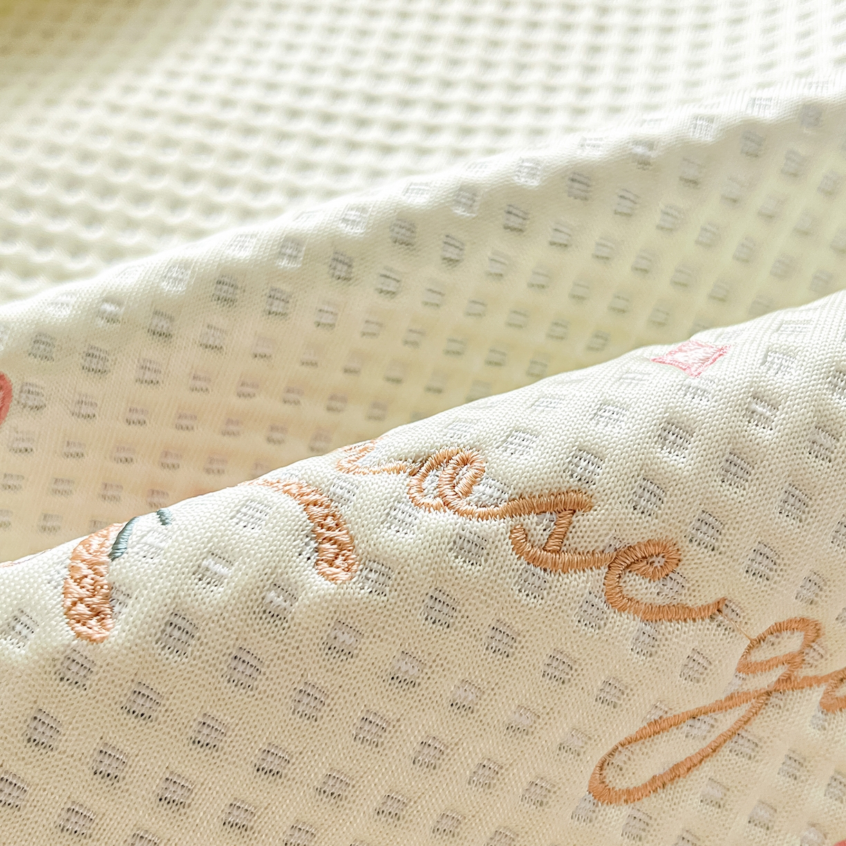 91家纺网 家纺一手货源 找家纺 （总）蓝邻家纺 2026春夏新款PE提花刺绣凉席席子系列-场景二