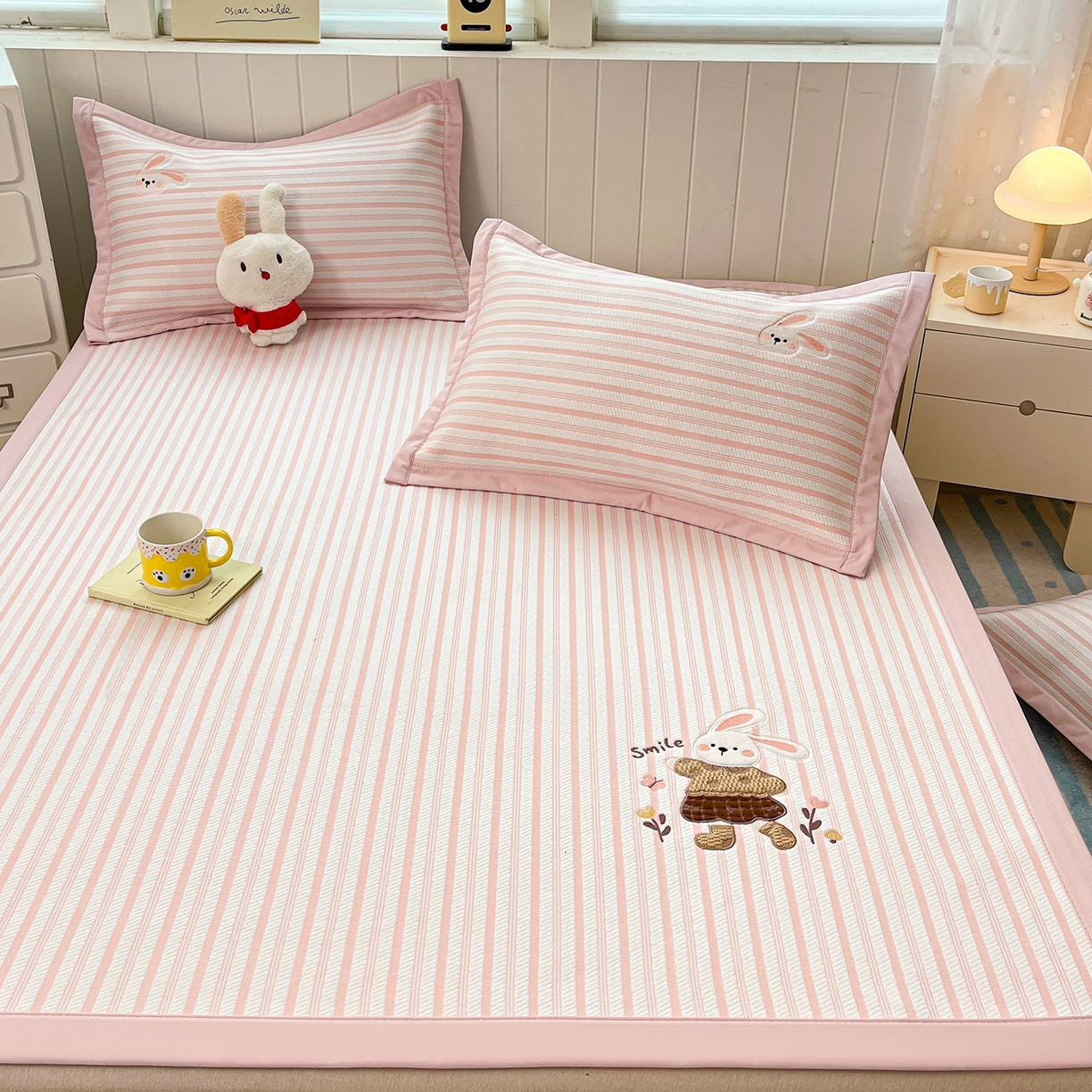 91家纺网 家纺一手货源 找家纺 （总）蓝邻家纺 2026春夏新款PE提花贴布绣凉席席子-场景二