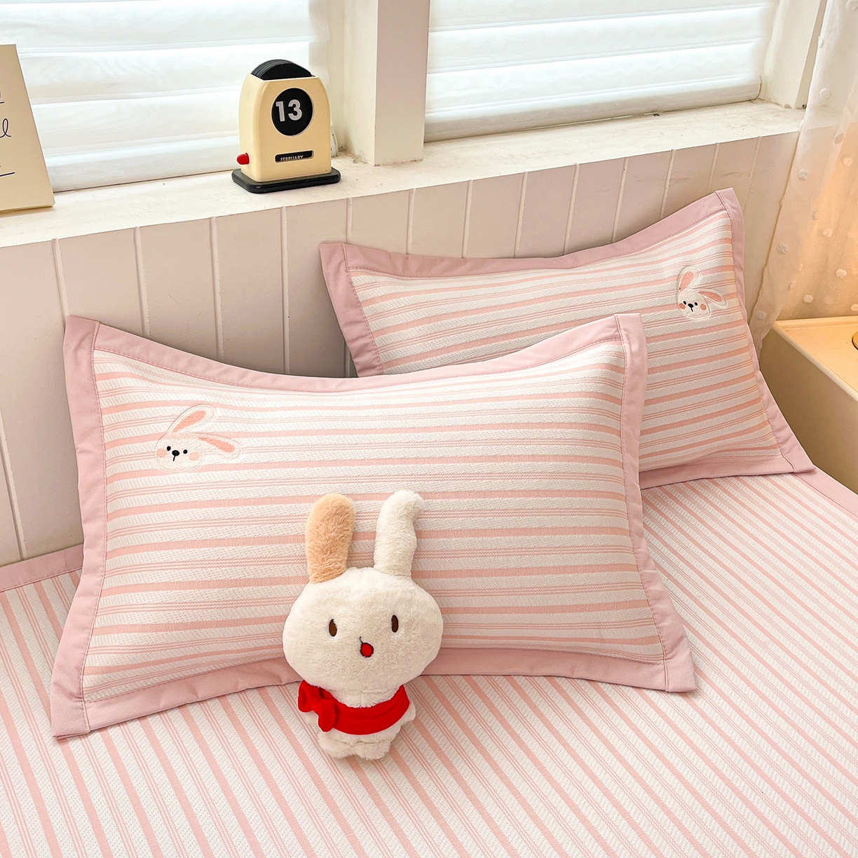 91家纺网 家纺一手货源 找家纺 （总）蓝邻家纺 2026春夏新款PE提花贴布绣凉席席子-场景二