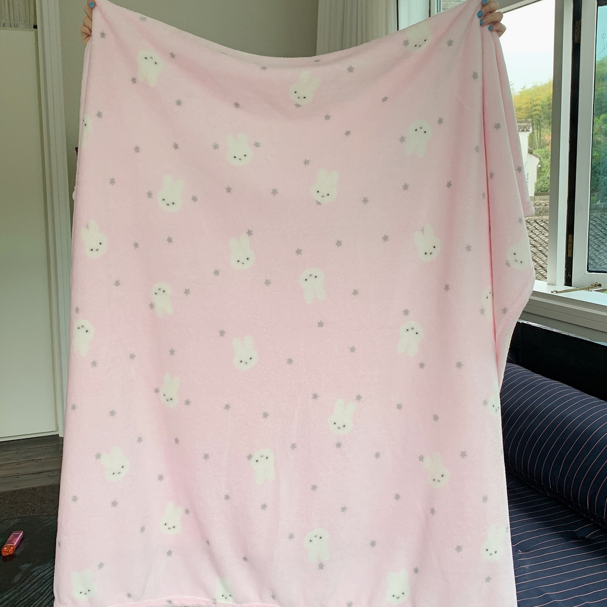 91家纺网 家纺一手货源 找家纺 桃喜 2026新款330g双面印花牛奶绒毛毯毯子 粉色星星兔