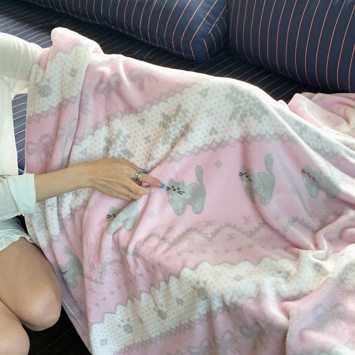 91家纺网 家纺一手货源 找家纺 桃喜 2026新款330g双面印花牛奶绒毛毯毯子 费尔岛小猫