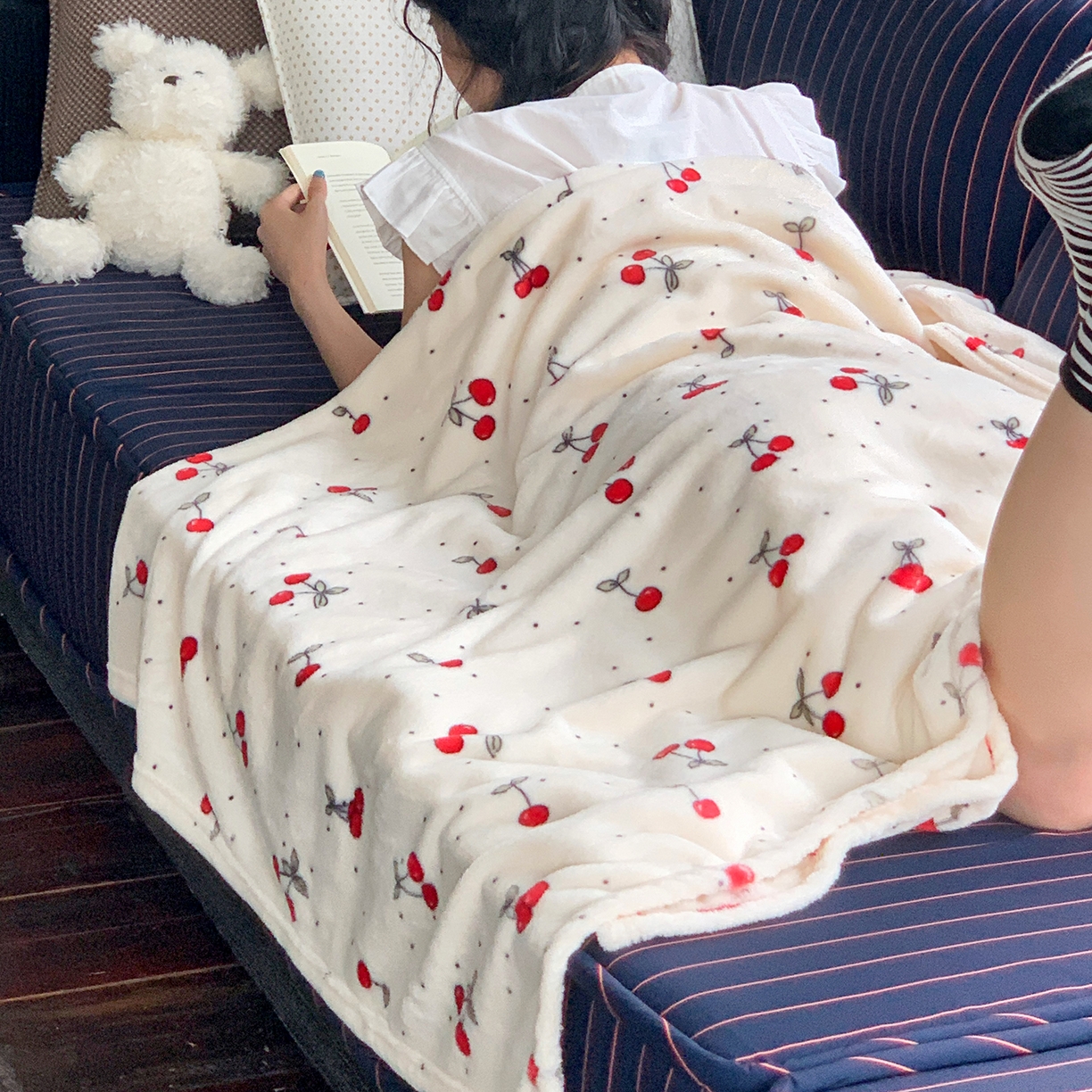 91家纺网 家纺一手货源 找家纺 桃喜 2026新款330g双面印花牛奶绒毛毯毯子 复古樱桃