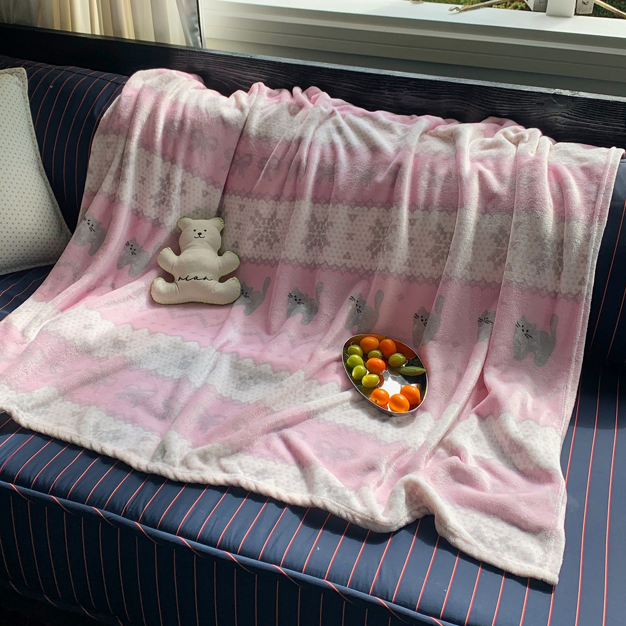 91家纺网 家纺一手货源 找家纺 桃喜 2026新款330g双面印花牛奶绒毛毯毯子 费尔岛小猫