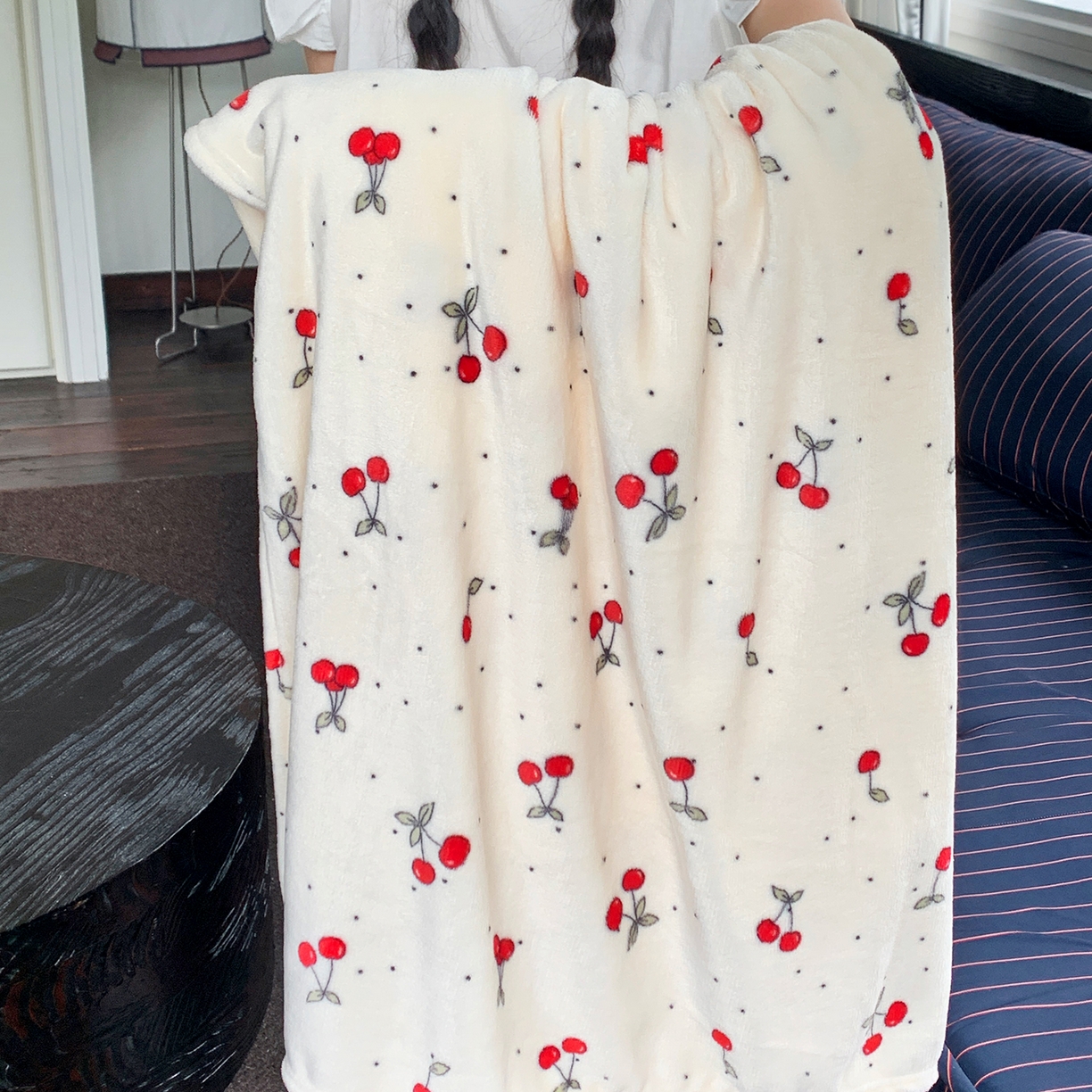 91家纺网 家纺一手货源 找家纺 桃喜 2026新款330g双面印花牛奶绒毛毯毯子 复古樱桃