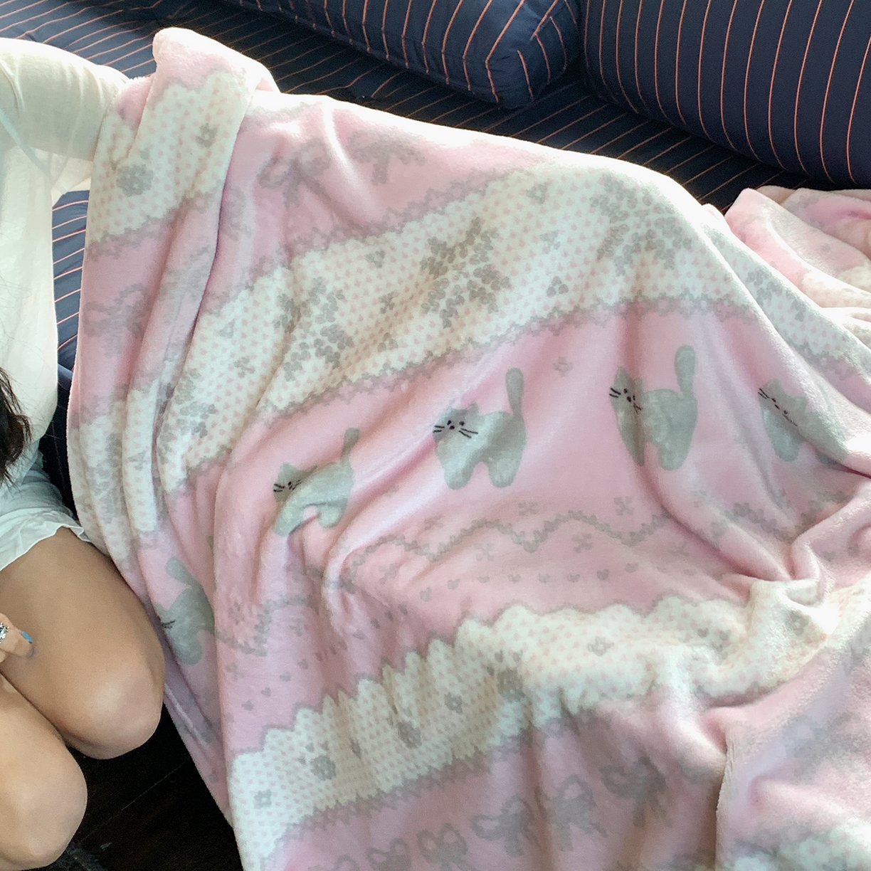 91家纺网 家纺一手货源 找家纺 桃喜 2026新款330g双面印花牛奶绒毛毯毯子 费尔岛小猫