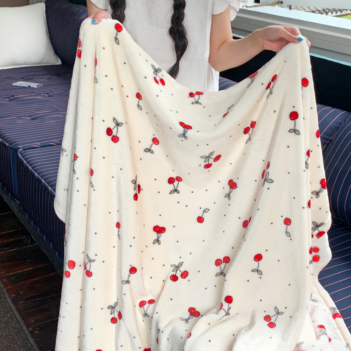 91家纺网 家纺一手货源 找家纺 桃喜 2026新款330g双面印花牛奶绒毛毯毯子 复古樱桃