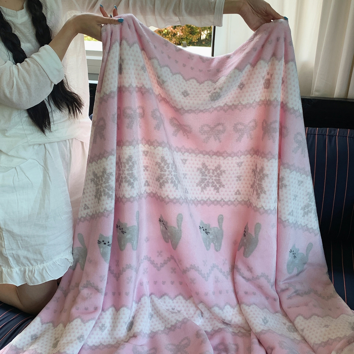 91家纺网 家纺一手货源 找家纺 桃喜 2026新款330g双面印花牛奶绒毛毯毯子 费尔岛小猫