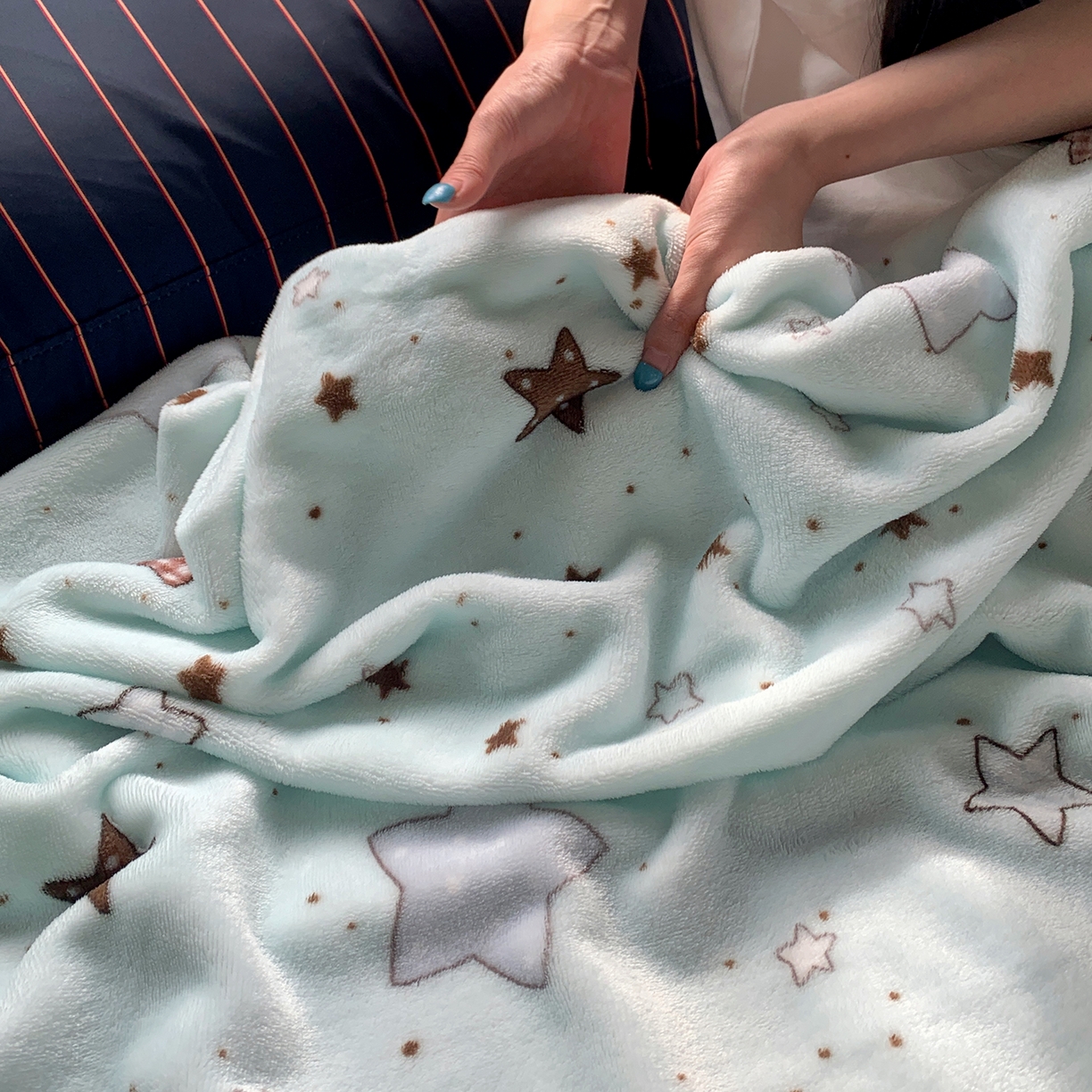 91家纺网 家纺一手货源 找家纺 桃喜 2026新款330g双面印花牛奶绒毛毯毯子 薄荷星冰乐