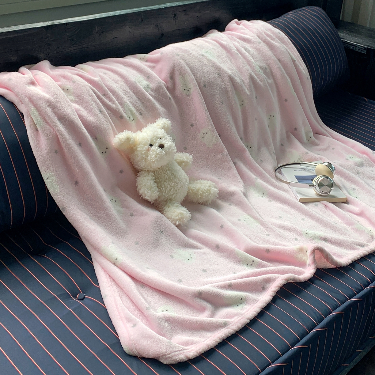 91家纺网 家纺一手货源 找家纺 桃喜 2026新款330g双面印花牛奶绒毛毯毯子 粉色星星兔