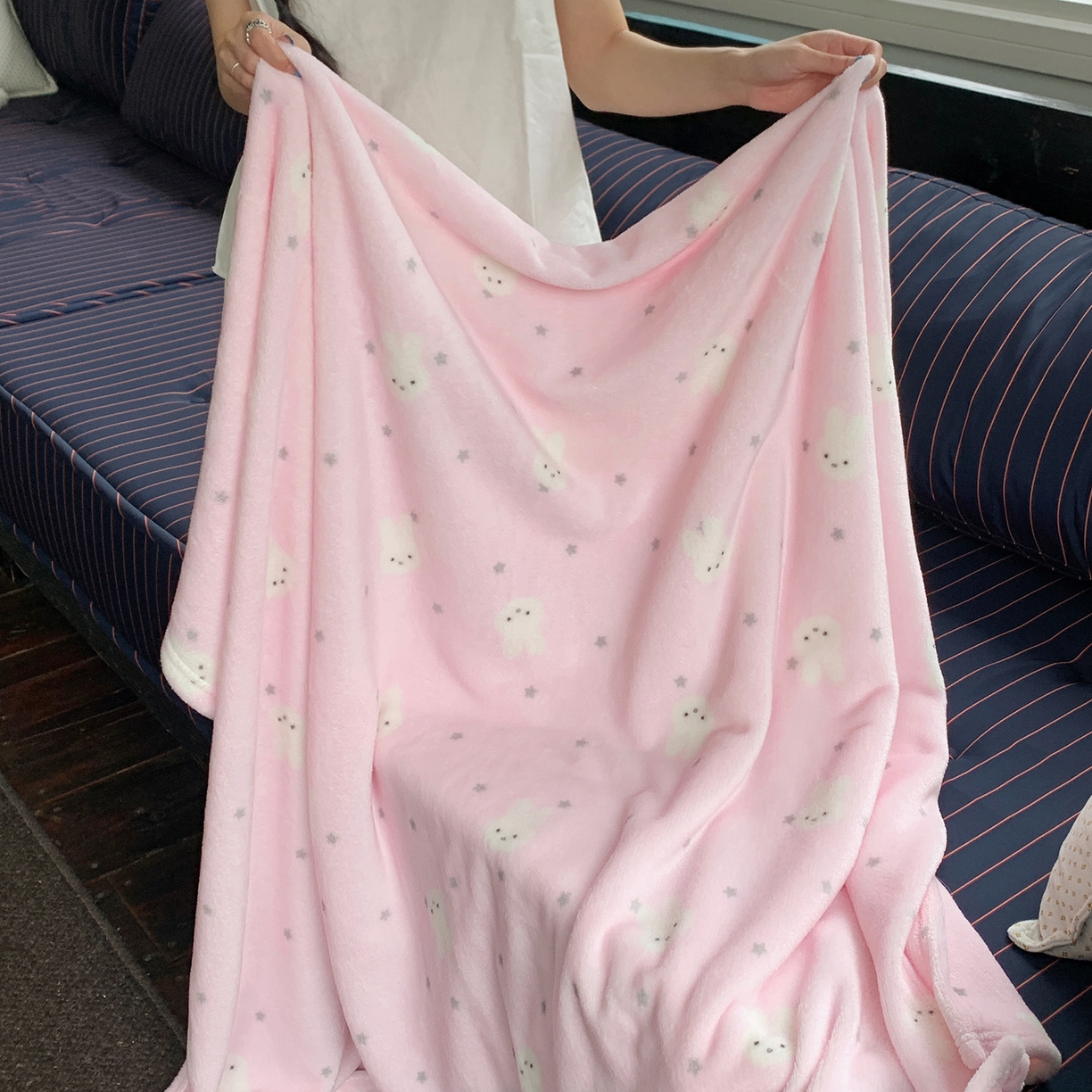 91家纺网 家纺一手货源 找家纺 桃喜 2026新款330g双面印花牛奶绒毛毯毯子 粉色星星兔