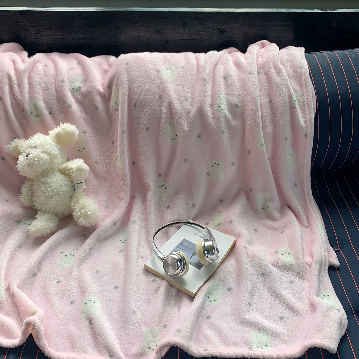 91家纺网 家纺一手货源 找家纺 桃喜 2026新款330g双面印花牛奶绒毛毯毯子 粉色星星兔