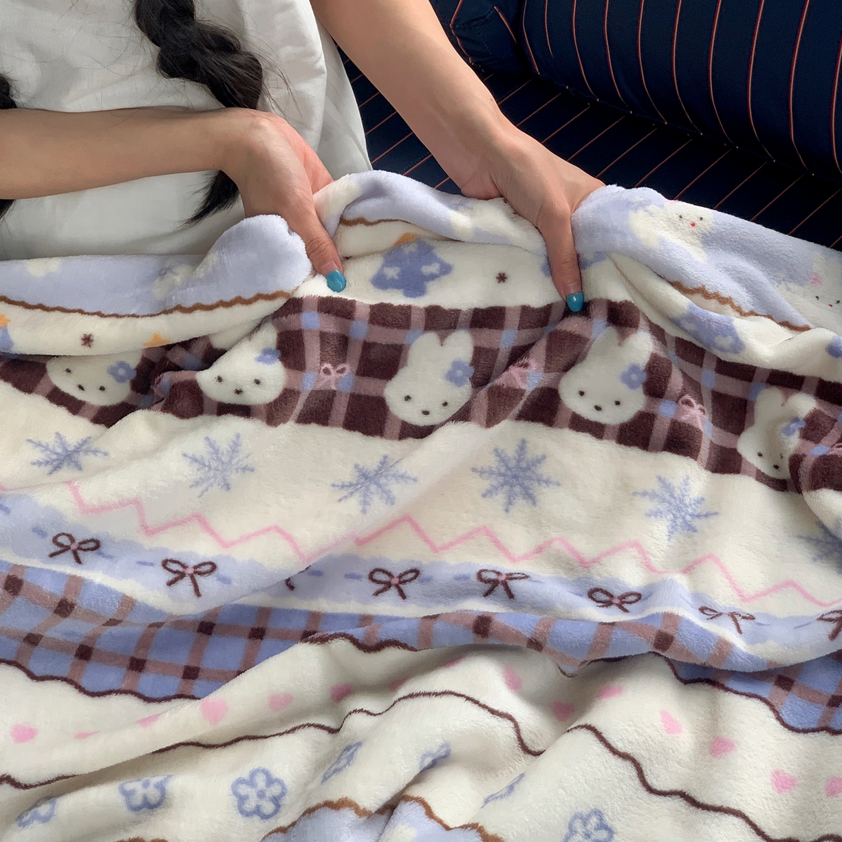 91家纺网 家纺一手货源 找家纺 桃喜 2026新款330g双面印花牛奶绒毛毯毯子 费尔岛小兔