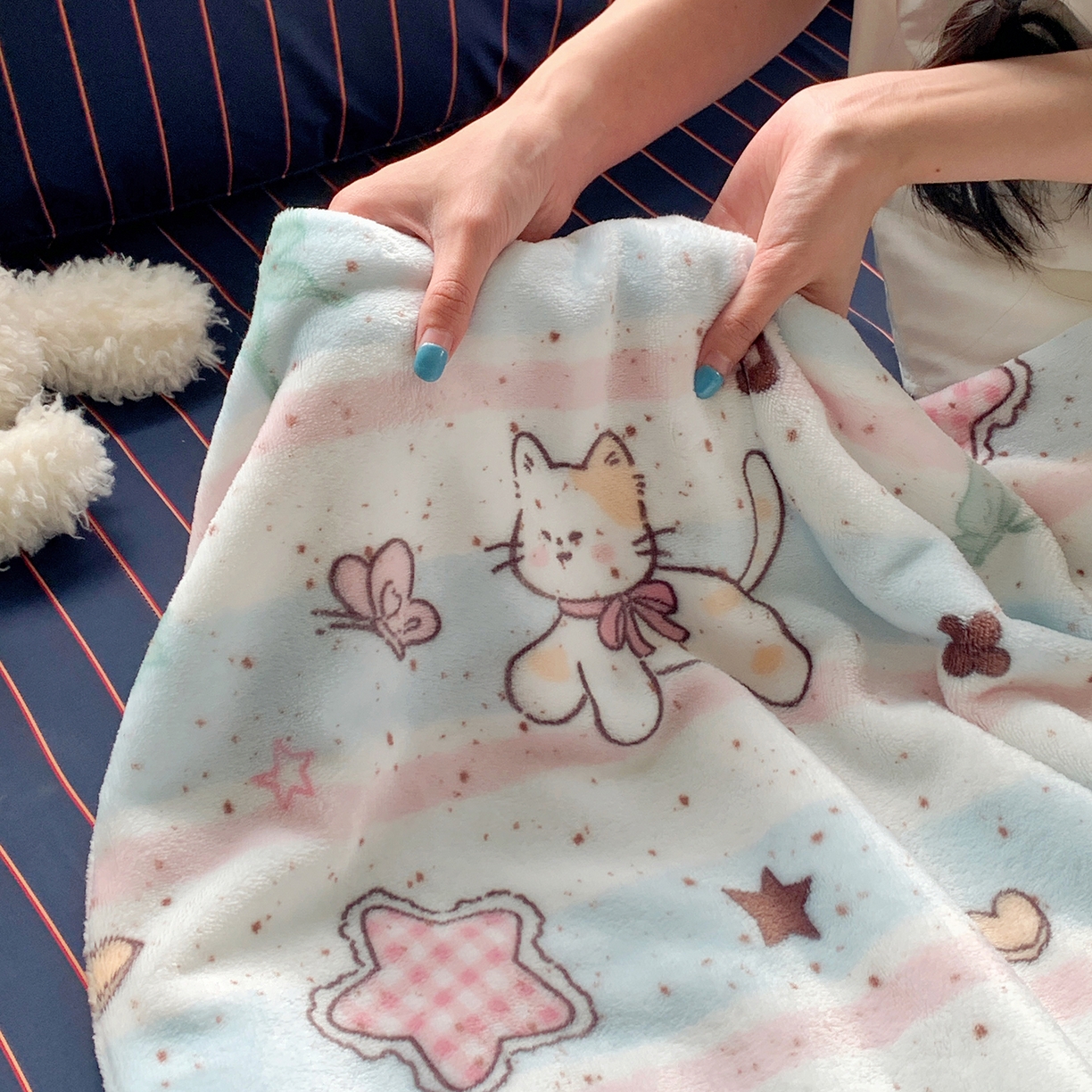 91家纺网 家纺一手货源 找家纺 桃喜 2026新款330g双面印花牛奶绒毛毯毯子 马卡龙猫咪