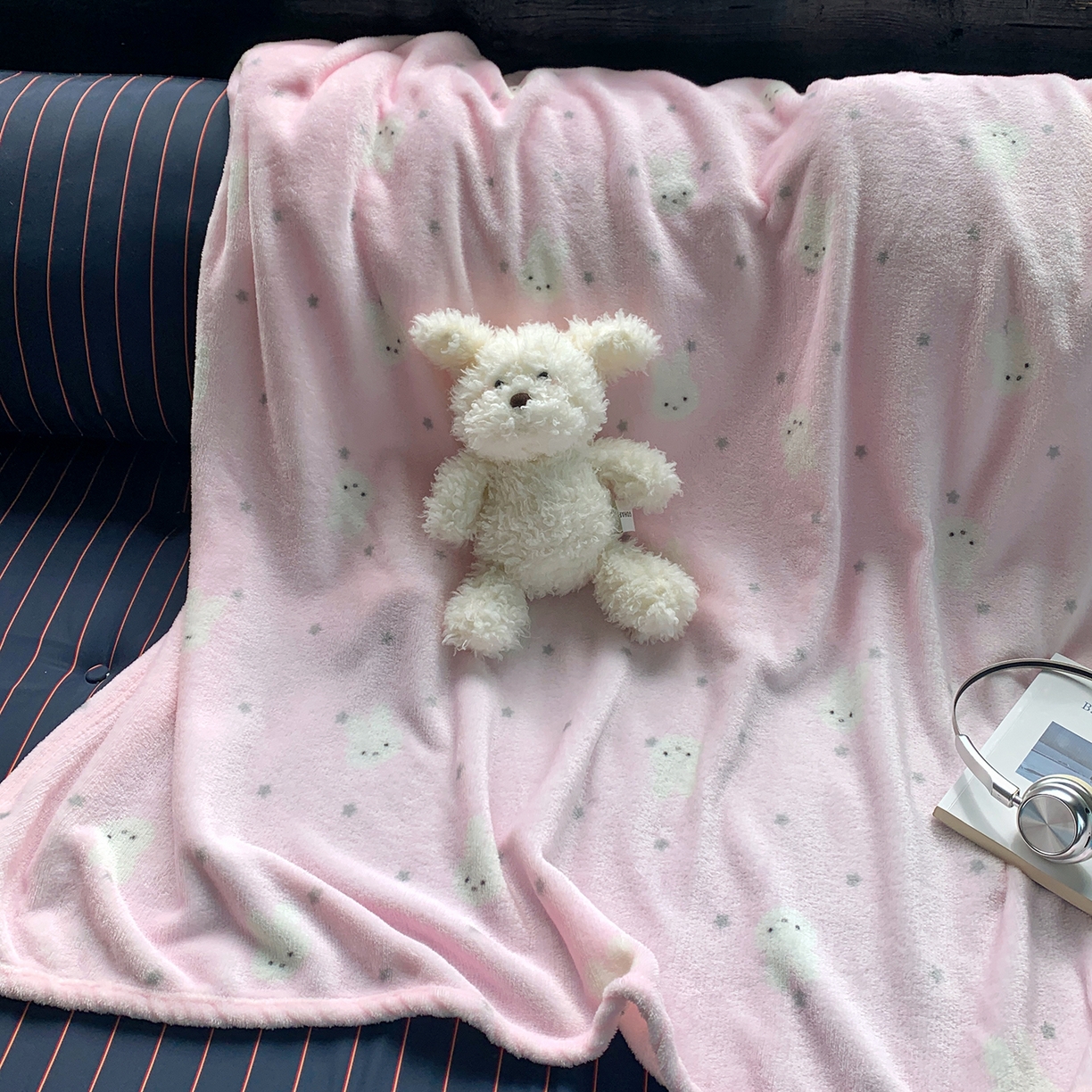 91家纺网 家纺一手货源 找家纺 桃喜 2026新款330g双面印花牛奶绒毛毯毯子 粉色星星兔