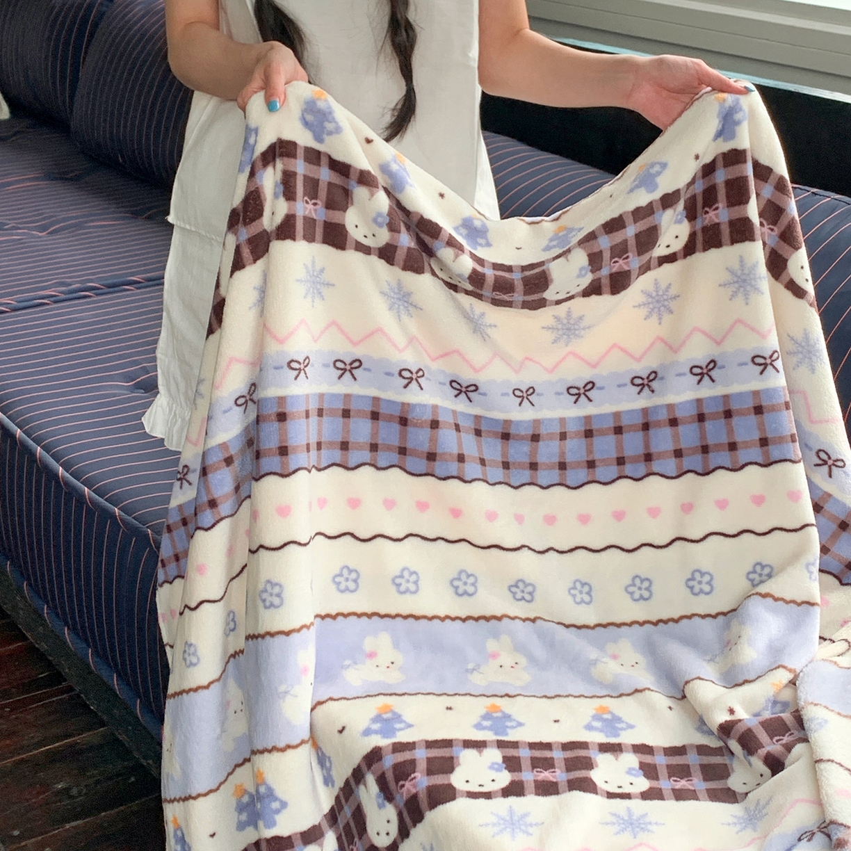 91家纺网 家纺一手货源 找家纺 桃喜 2026新款330g双面印花牛奶绒毛毯毯子 费尔岛小兔