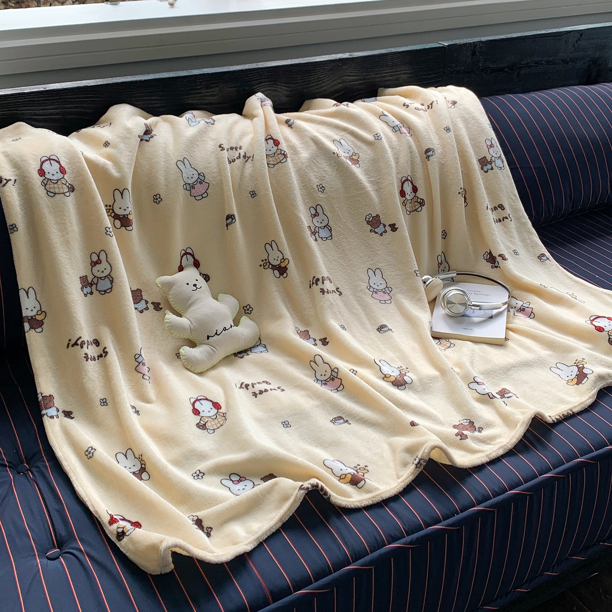 91家纺网 家纺一手货源 找家纺 桃喜 2026新款330g双面印花牛奶绒毛毯毯子 奶黄元气兔兔