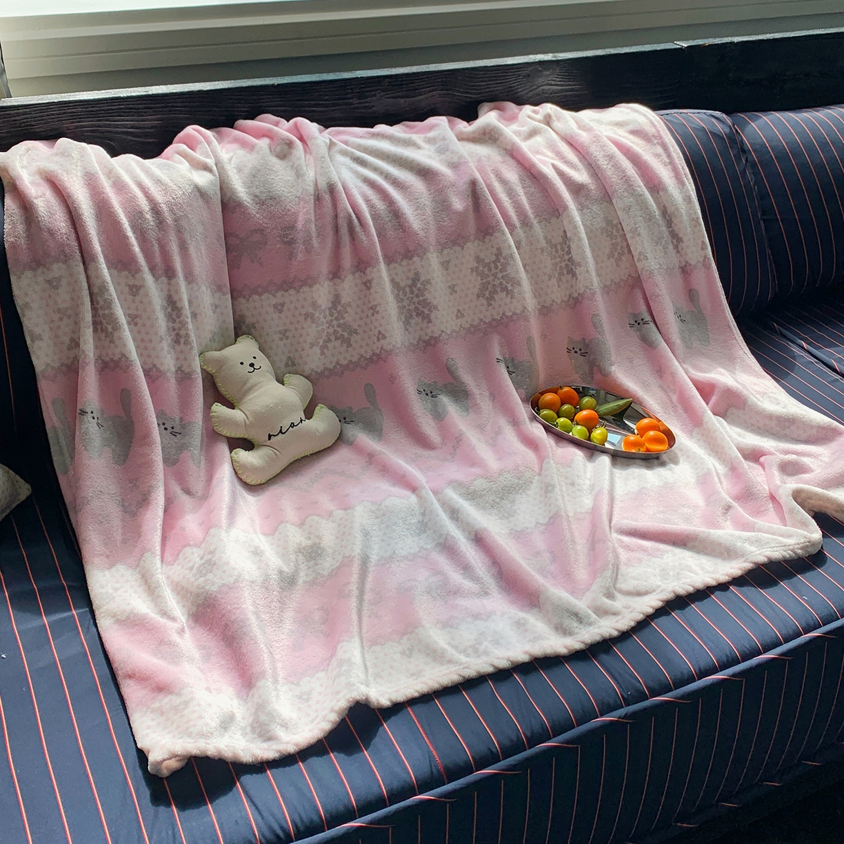 91家纺网 家纺一手货源 找家纺 桃喜 2026新款330g双面印花牛奶绒毛毯毯子 费尔岛小猫