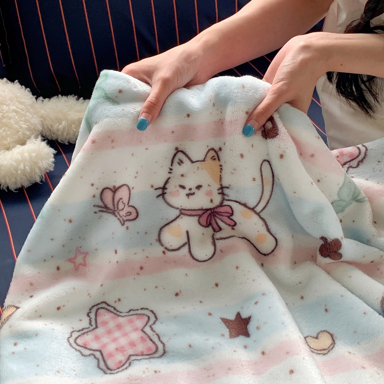 91家纺网 家纺一手货源 找家纺 桃喜 2026新款330g双面印花牛奶绒毛毯毯子 马卡龙猫咪