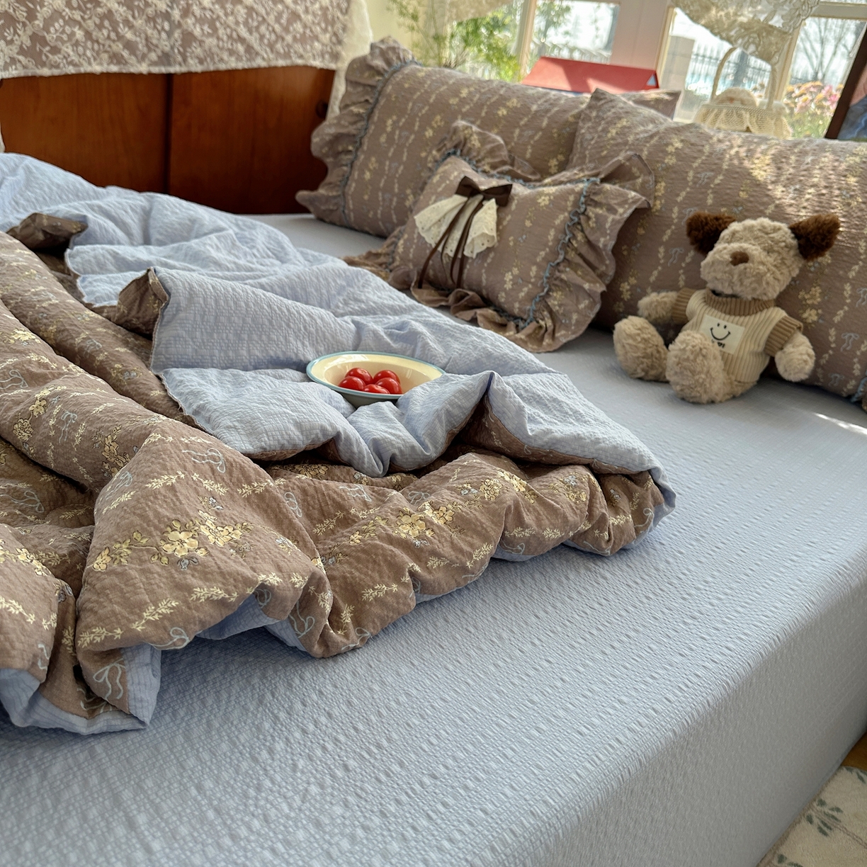 91家纺网 家纺一手货源 找家纺 栩裕纺织 2026新款提花泡芙棉立体花边简约韩系夏被-夏被三件套四件套 暖棕清蓝