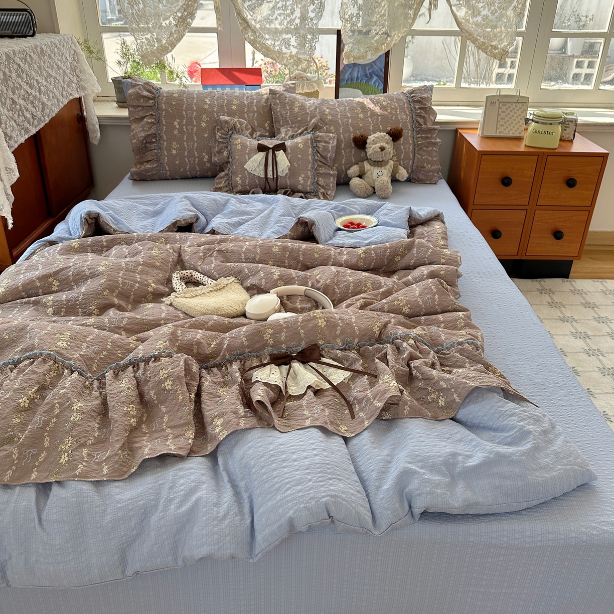 91家纺网 家纺一手货源 找家纺 栩裕纺织 2026新款提花泡芙棉立体花边简约韩系夏被-夏被三件套四件套 暖棕清蓝