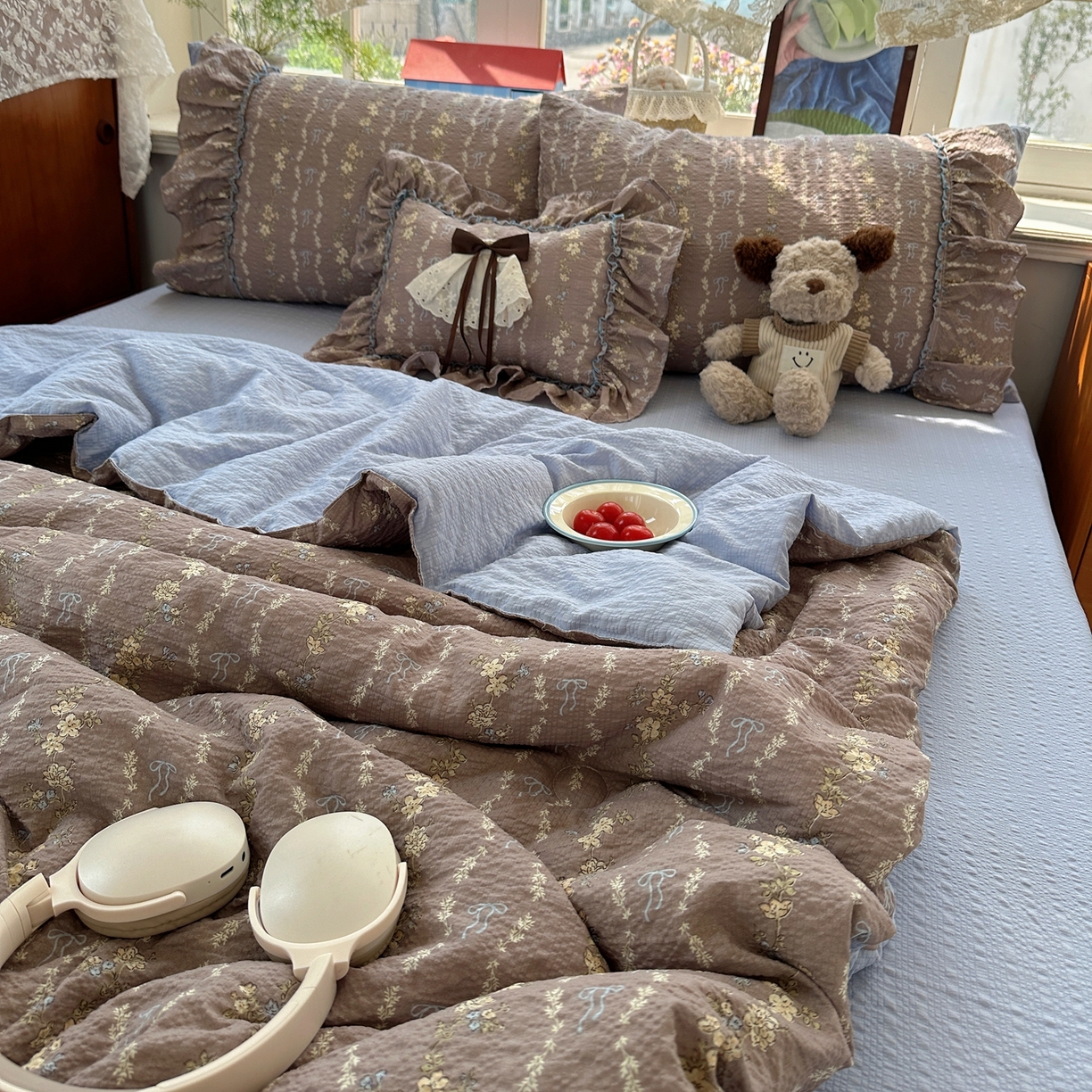 91家纺网 家纺一手货源 找家纺 栩裕纺织 2026新款提花泡芙棉立体花边简约韩系夏被-夏被三件套四件套 暖棕清蓝