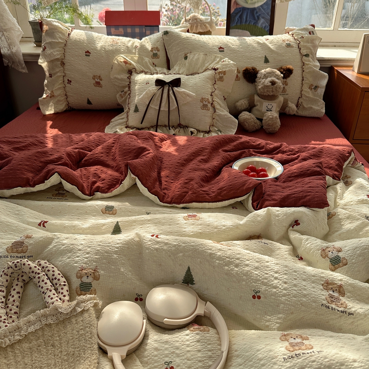 91家纺网 家纺一手货源 找家纺 栩裕纺织 2026新款提花泡芙棉立体花边简约韩系夏被-夏被三件套四件套 奶熊柔居