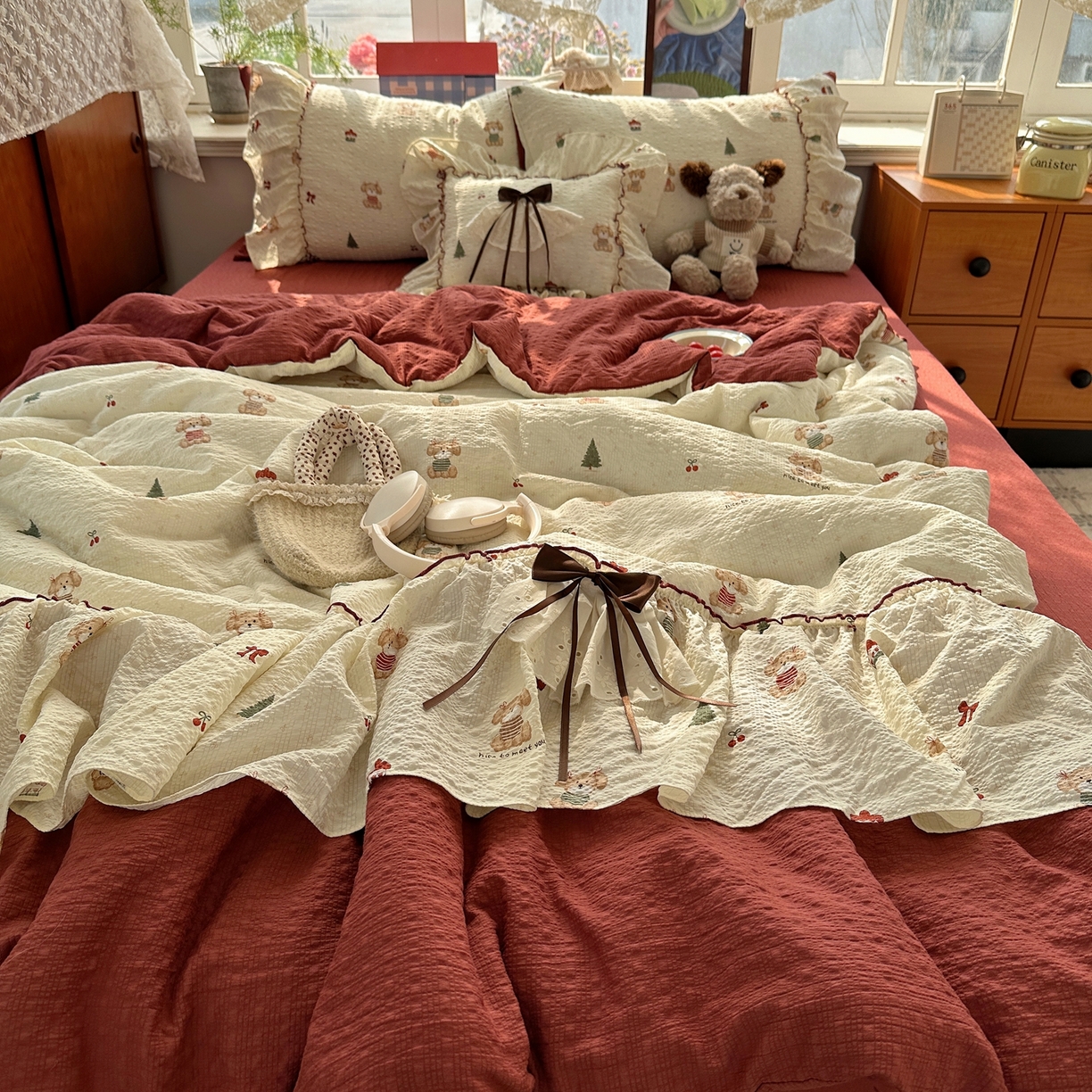 91家纺网 家纺一手货源 找家纺 栩裕纺织 2026新款提花泡芙棉立体花边简约韩系夏被-夏被三件套四件套 奶熊柔居