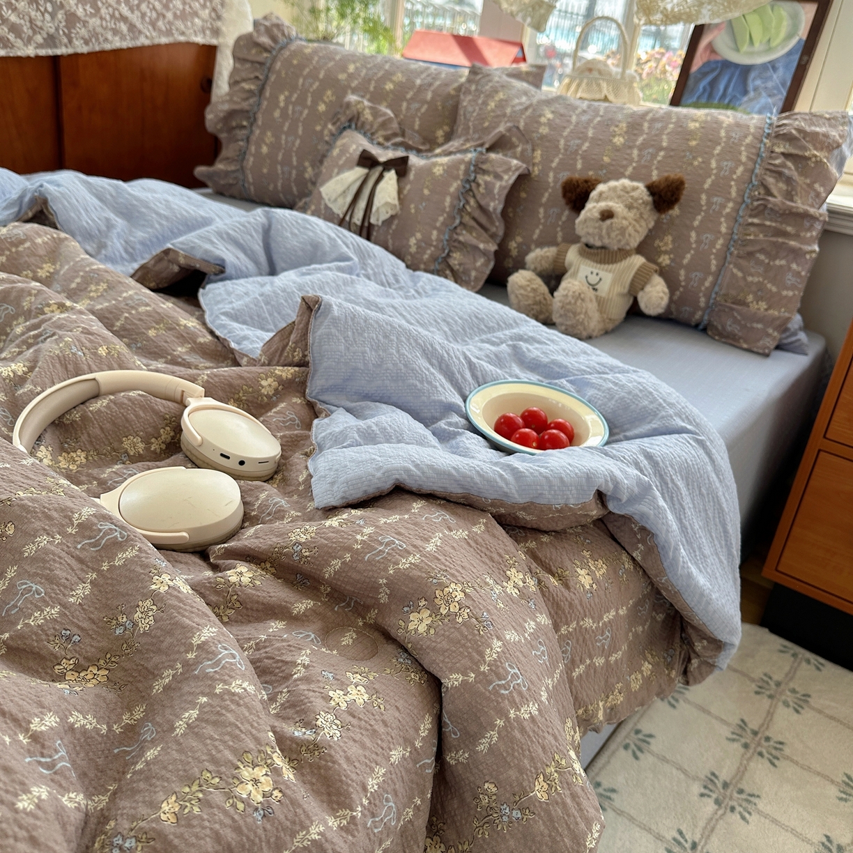 91家纺网 家纺一手货源 找家纺 栩裕纺织 2026新款提花泡芙棉立体花边简约韩系夏被-夏被三件套四件套 暖棕清蓝