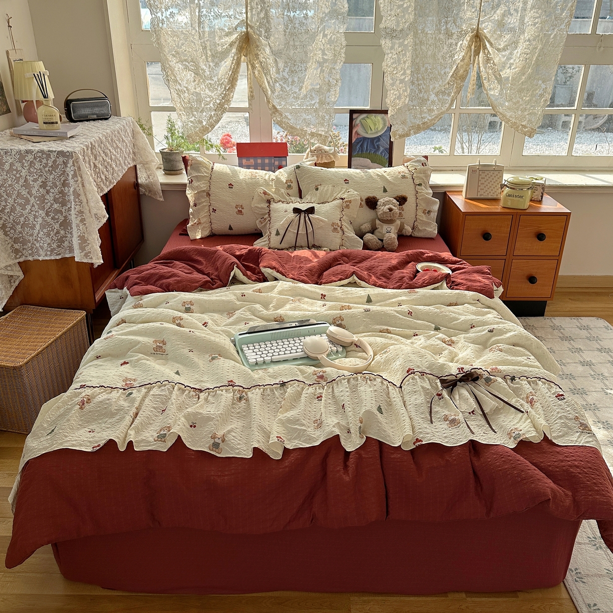 91家纺网 家纺一手货源 找家纺 栩裕纺织 2026新款提花泡芙棉立体花边简约韩系夏被-夏被三件套四件套 奶熊柔居