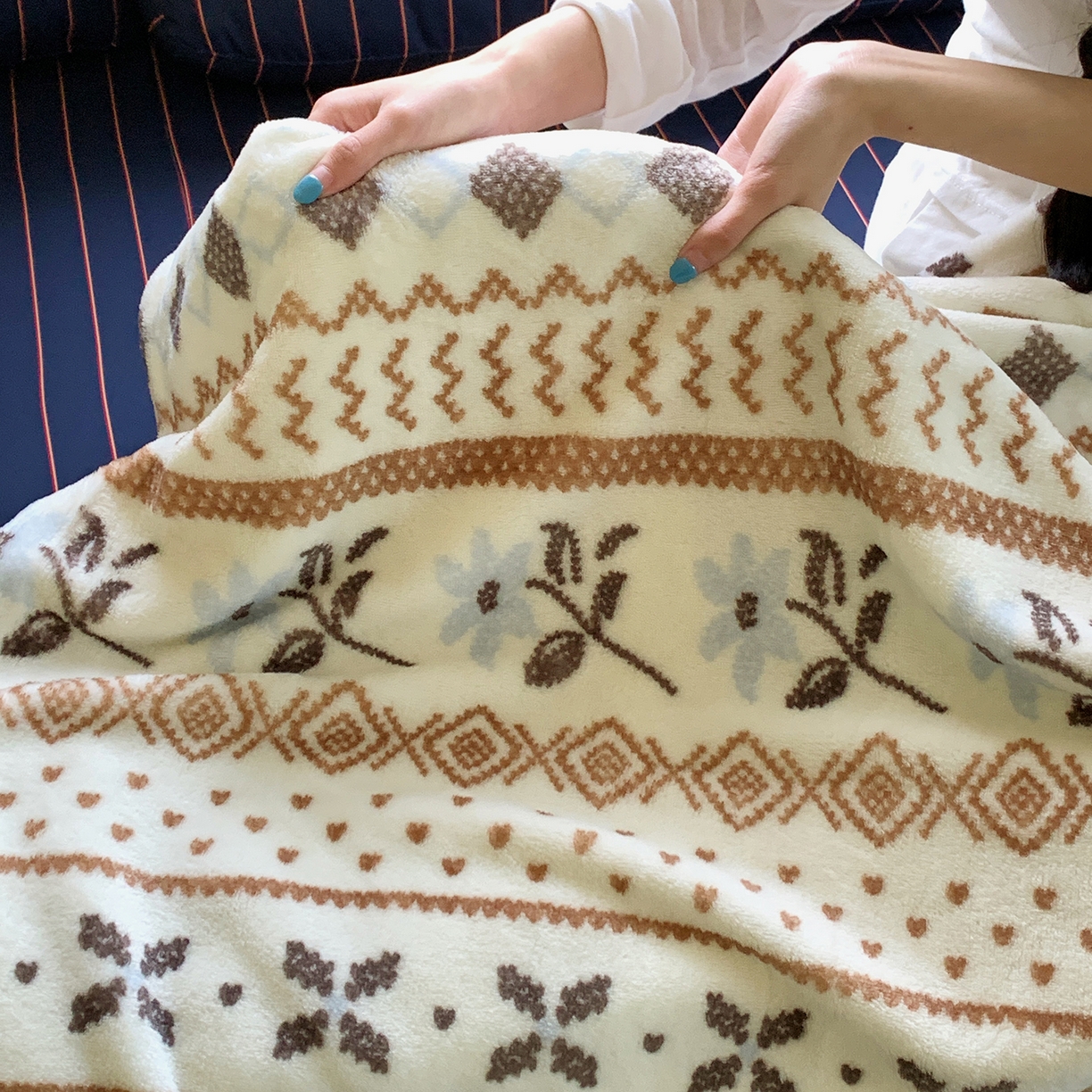 91家纺网 家纺一手货源 找家纺 桃喜 2026新款330g双面印花牛奶绒毛毯毯子 复古费尔岛