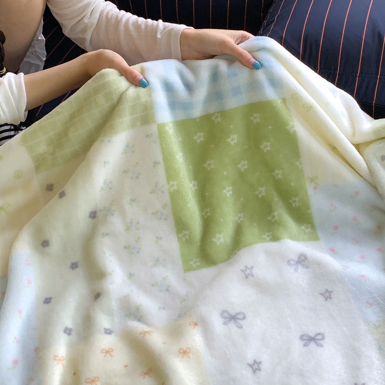 91家纺网 家纺一手货源 找家纺 桃喜 2026新款330g双面印花牛奶绒毛毯毯子 绿格拼布碎花