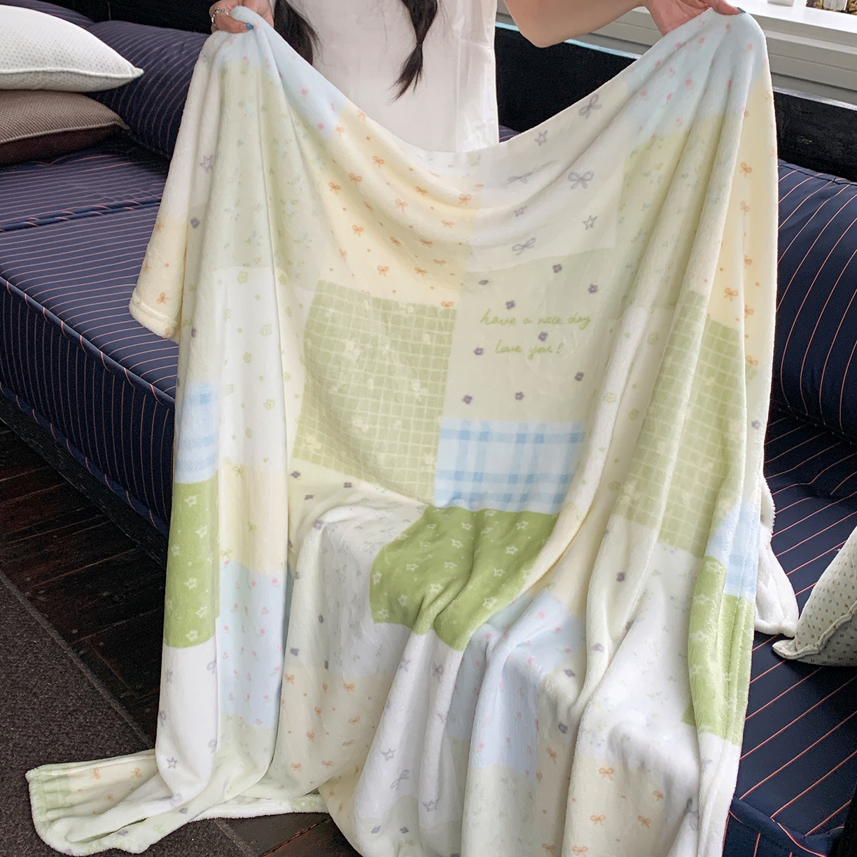 91家纺网 家纺一手货源 找家纺 桃喜 2026新款330g双面印花牛奶绒毛毯毯子 绿格拼布碎花