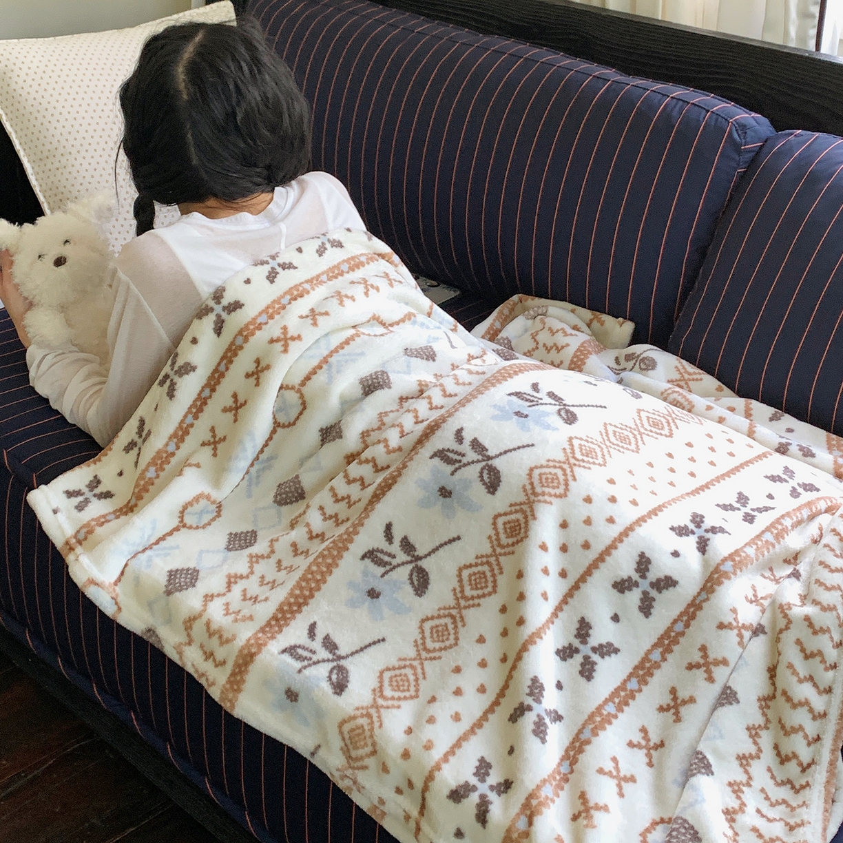 91家纺网 家纺一手货源 找家纺 桃喜 2026新款330g双面印花牛奶绒毛毯毯子 复古费尔岛