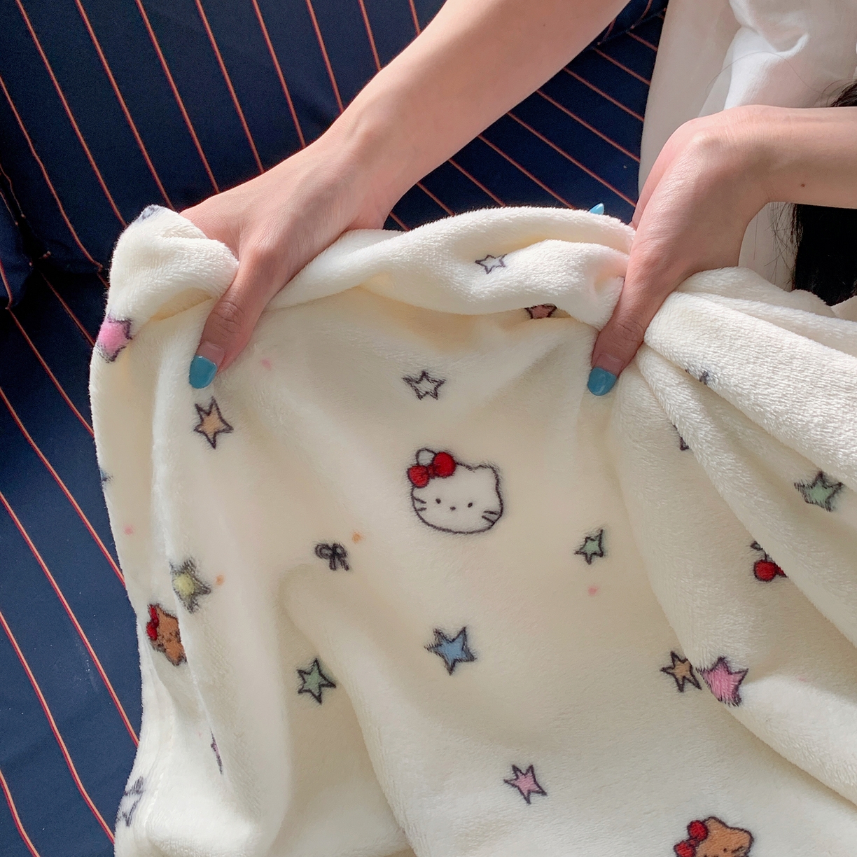 91家纺网 家纺一手货源 找家纺 桃喜 2026新款330g双面印花牛奶绒毛毯毯子 星星猫咪