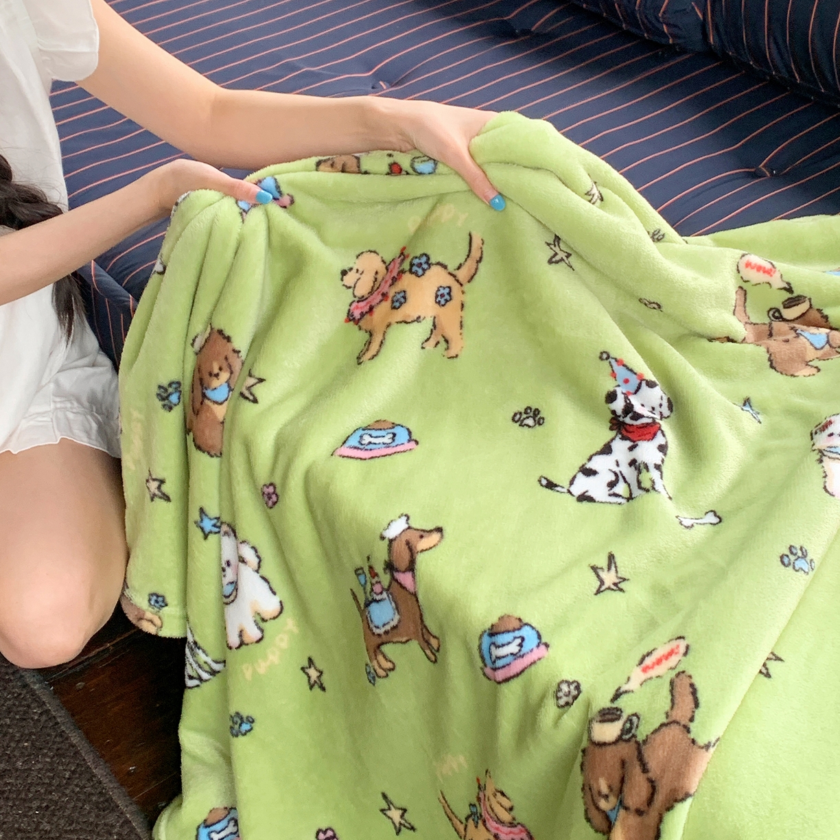 91家纺网 家纺一手货源 找家纺 桃喜 2026新款330g双面印花牛奶绒毛毯毯子 抹茶小狗日记