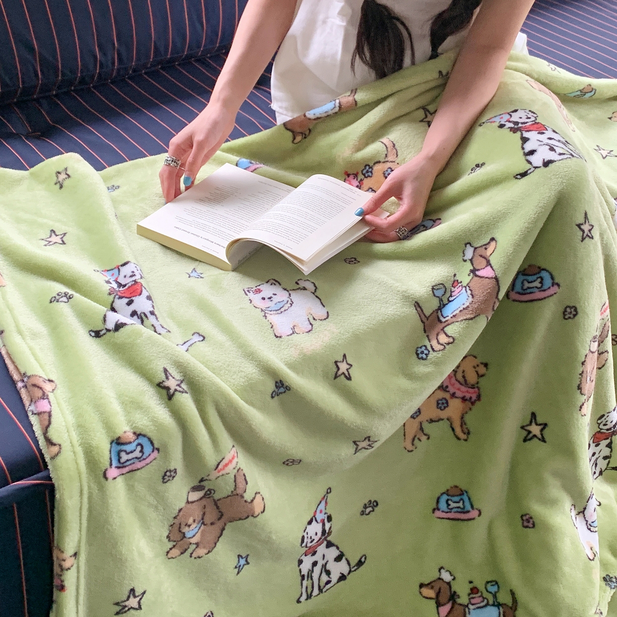 91家纺网 家纺一手货源 找家纺 桃喜 2026新款330g双面印花牛奶绒毛毯毯子 抹茶小狗日记