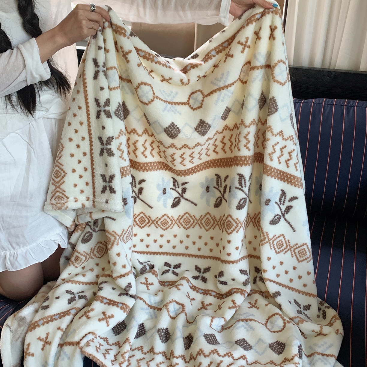 91家纺网 家纺一手货源 找家纺 桃喜 2026新款330g双面印花牛奶绒毛毯毯子 复古费尔岛